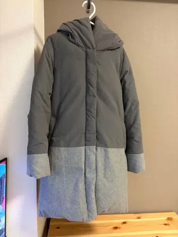 쉽스 후드 부착 다운 자켓 그레이