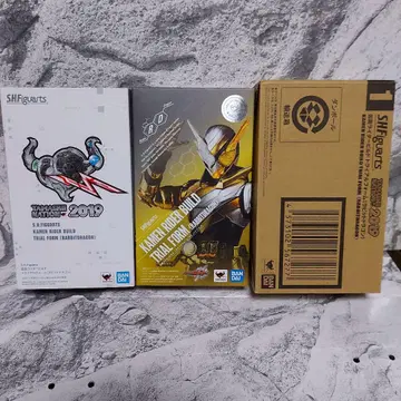 S.H.Figuarts 가면라이더 빌드 트라이얼 폼 (래빗 드래곤)