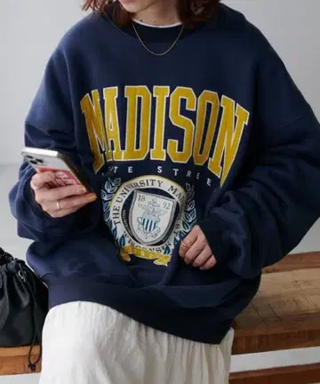 Discoat 자수 칼리지 로고 맨투맨