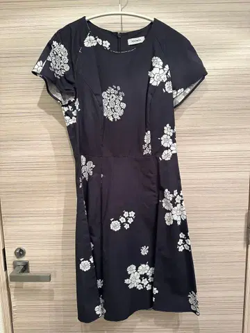 MAX&Co. 네이비 꽃무늬 반팔 원피스