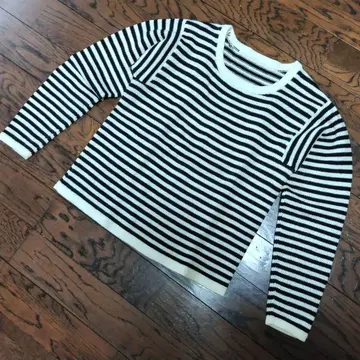 기장 짧은 스트라이프 긴팔 니트 스웨터