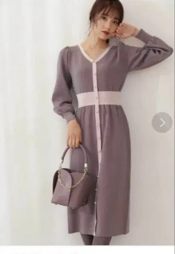 프로포션 바디 드레싱 배색 니트 원피스