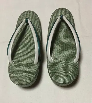 밝은 느낌의 꾀꼬리색 계열 조리 1225