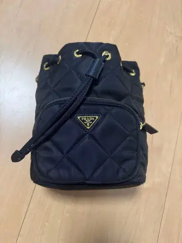 체인 Re-Nylon 숄더 버킷백