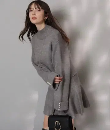 Apuweiser-riche 하이넥 니트 x 미니 스커트 셋업