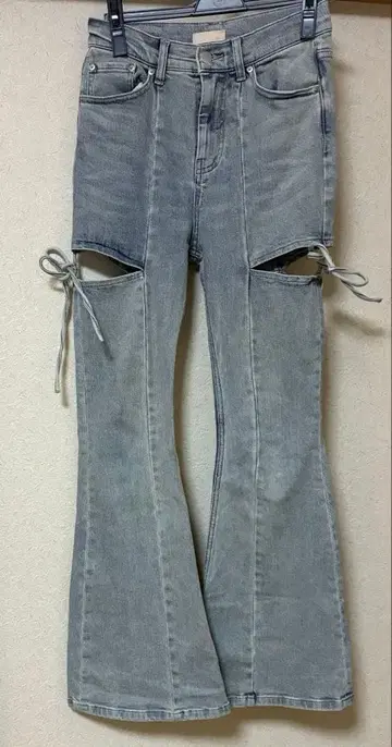 리젝시 컷 아웃 리본 데님 팬츠