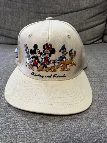 디즈니 스토어 자수 캡