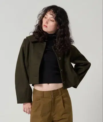 빅 칼라 숏코트 카키 TINA:JOJUN 티나 조준