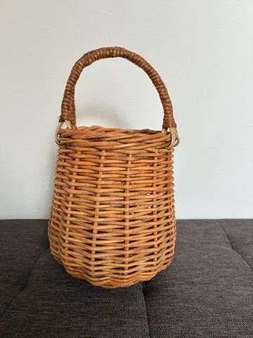 천연 소재 원형 바스켓 핸들 포함 바스켓백