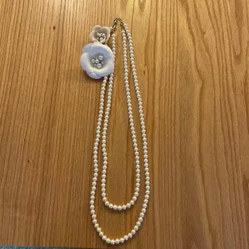 ANAYI 코사지 부착 펄 롱 목걸이