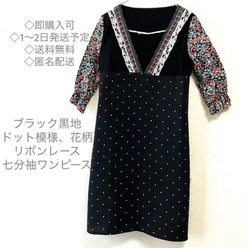 블랙 바탕에 도트 무늬와 꽃무늬, 리본 레이스 화려한 7부 소매 원피스
