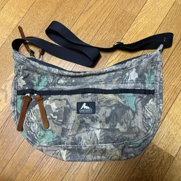 GREGORY 카모플라쥬 숄더백