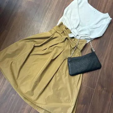 베이지 플레어 스커트 리본 포함