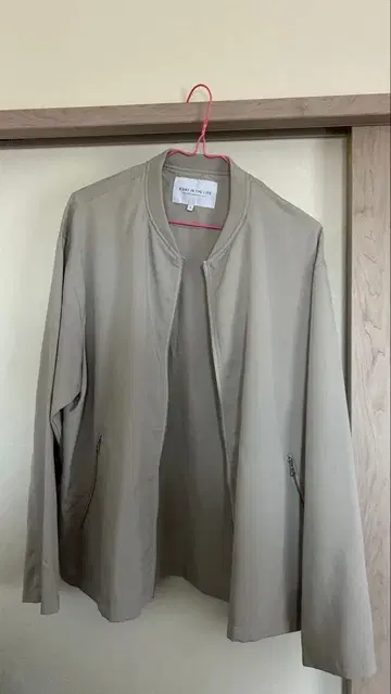 베이지 노카라 자켓 경량 소재