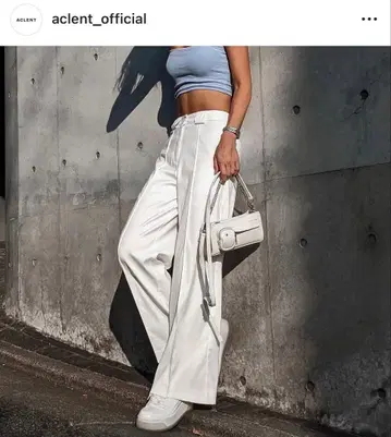 체인 컴팩트 백 화이트