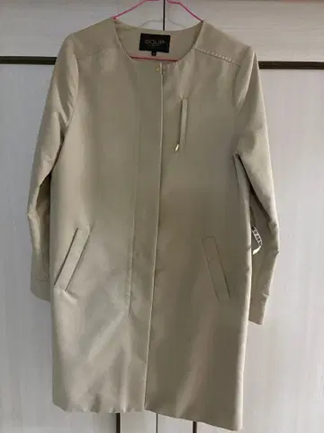 베이지 롱 코트 지퍼 포함