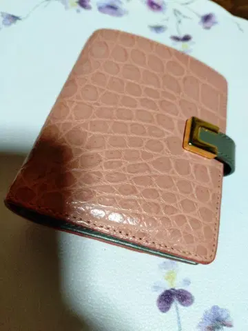 핑크 크로커다일풍 이단 접이식 지갑