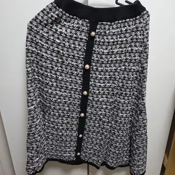 MIA 블랙 앤 화이트 트위드 버튼 니트 스커트