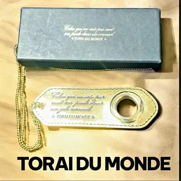 TORAI DU MONDE 골드 가죽 택 펜던트 미사용품