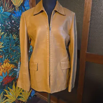 베이지 가죽 자켓 지퍼 포함