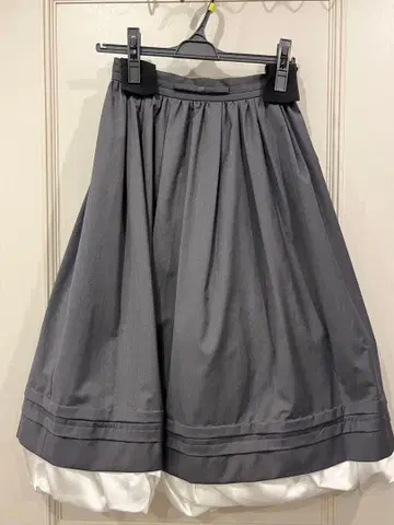 LILY BROWN 벌룬 헴 스커트 GRY