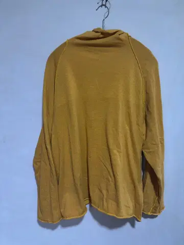 머스타드 컬러 터틀넥 셔츠 tamakiniime