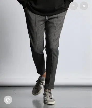 [ 새상품급 ] 더퍼 종이상자 니트 팬츠 그레이 슬림핏 조거 팬츠