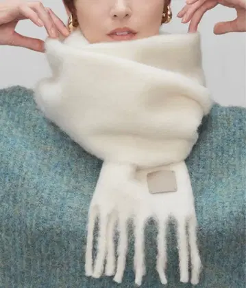 온라인 한정품 완판 컬러 FURLA 택 포함 샤기 볼륨 머플러