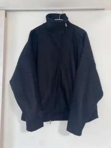 BASISBROEK 블랙 집업 자켓