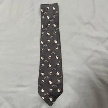 스누피 패턴 다크 그레이 넥타이