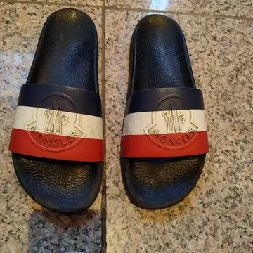 MONCLER 트리코롤 슬라이드 샌들