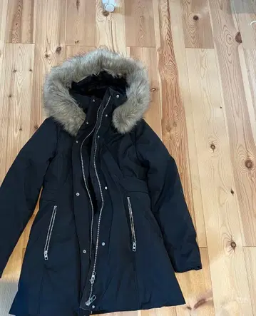 ZARA 블랙 다운 자켓