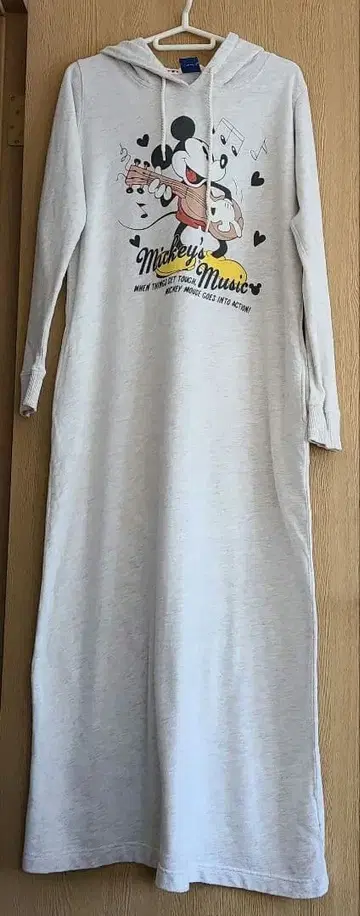 BEAMS HEART 미키마우스 후드 부착 롱 원피스