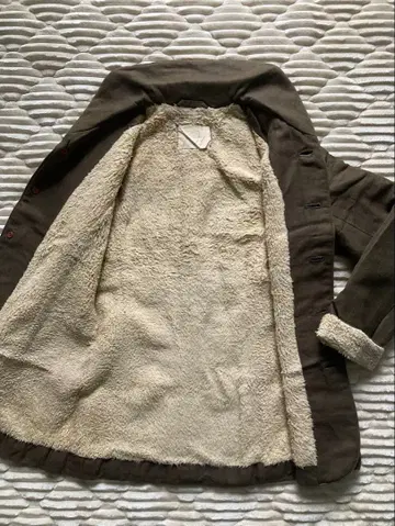 브라운 버튼 코트