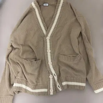 베이지 V넥 니트 가디건