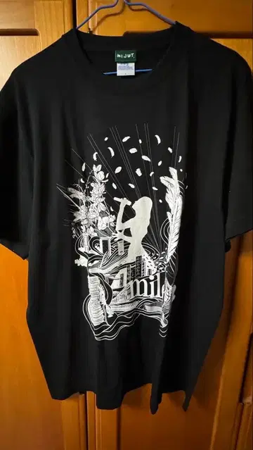 milet GREEN LIGHTS 블랙 T셔츠