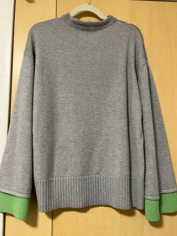 그레이와 그린의 긴팔 스웨터