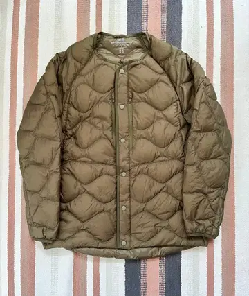 [레어 새상품급] 화이트 마운티니어링 유니클로 울트라 라이트 다운