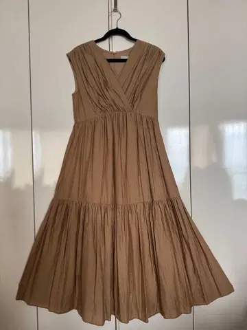 셀포드 티어드 맥시 원피스 베이지