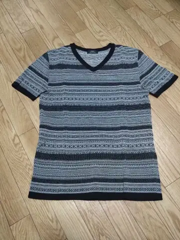 5351 V넥 티셔츠 M 사이즈