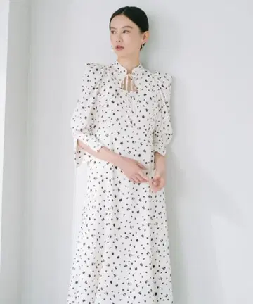 snidel 데콜테 오픈 바리에 원피스 스나이델 화이트