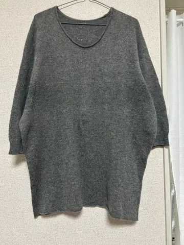 코즈믹 원더 그레이의 루즈핏 울 긴팔 니트 Free