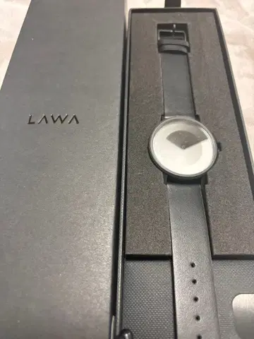 LAWA 아날로그 손목시계 블랙 가죽