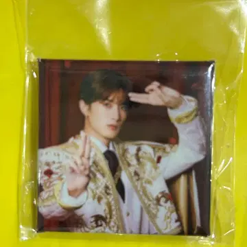 M!LK 한정판 캡슐 토이 스퀘어 캔뱃지 야마나카 유타로