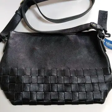 새상품! 미사용! 블랙 가죽 뜨개질 숄더백