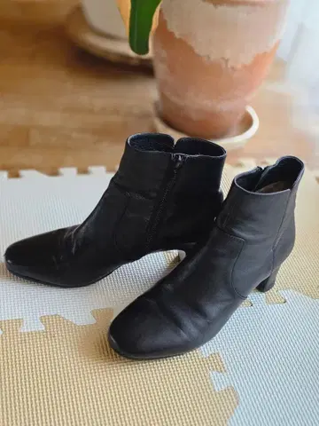 오데트 에 오딜 블랙 부티 23.5cm