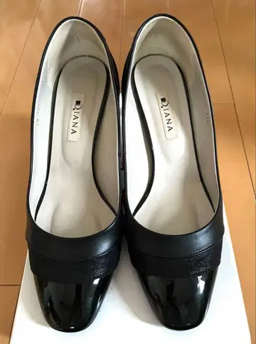 DIANA 블랙 가죽 펌프스 25.5cm