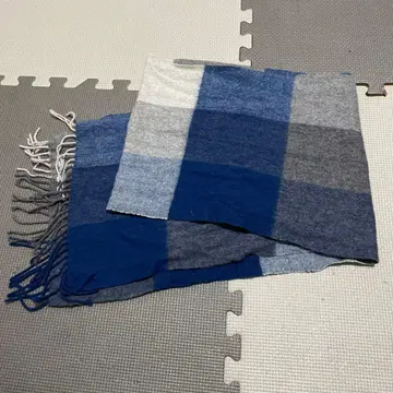 체크 무늬 프린지 머플러