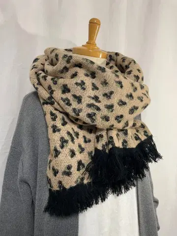 레오파드 무늬 프린지 달린 머플러