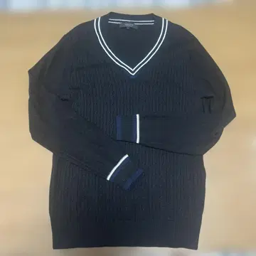 COMME CA ISM 블랙 V넥 스웨터
